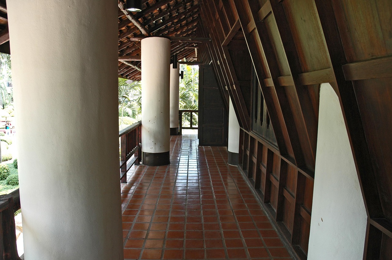 découvrez notre sélection de vérandas élégantes et sur mesure pour embellir votre maison et profiter pleinement de votre jardin toute l'année.