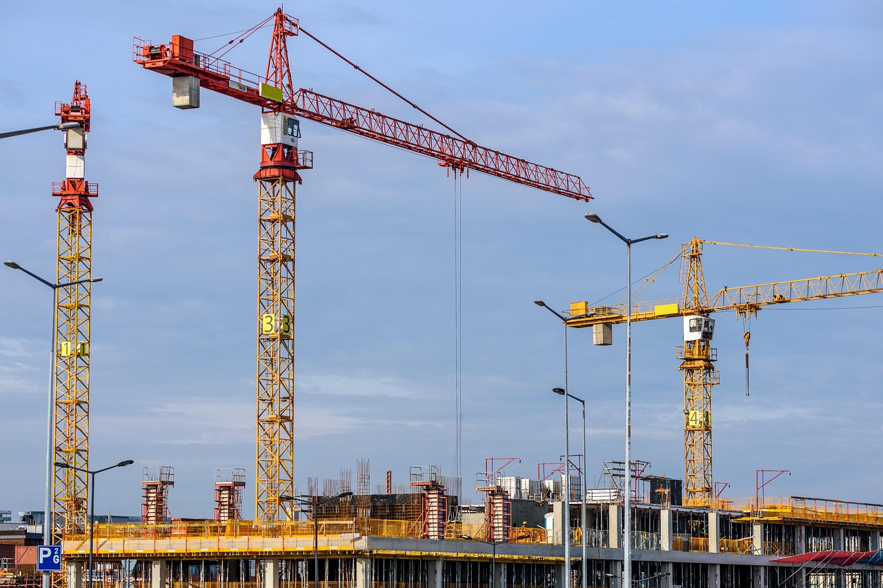 ingénieur en béton spécialisé dans la conception, l'analyse et la supervision des structures en béton pour garantir leur solidité et durabilité.