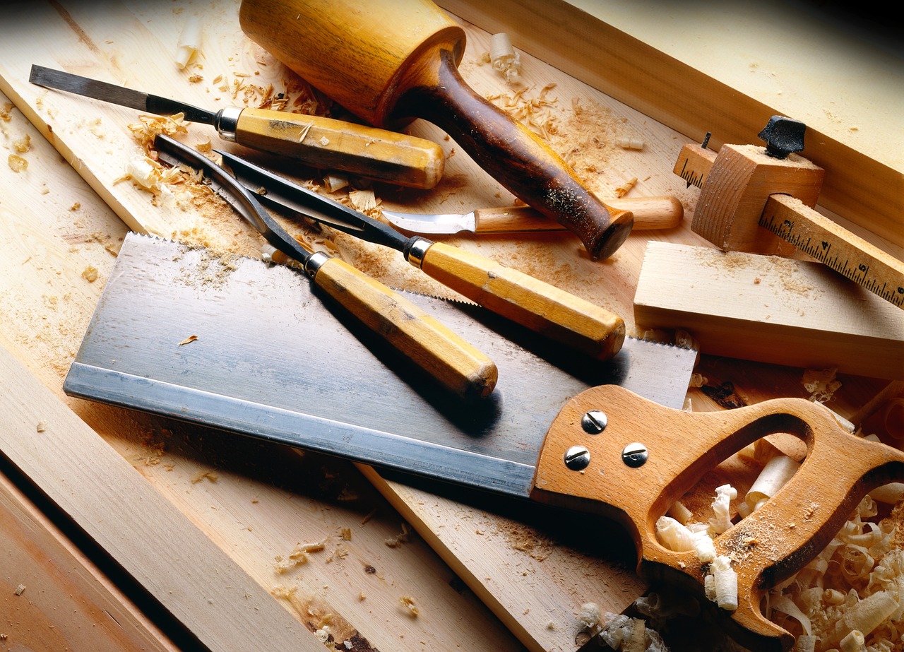découvrez les services professionnels d'un charpentier expert en construction et rénovation de structures en bois. qualité, savoir-faire et précision pour tous vos projets.